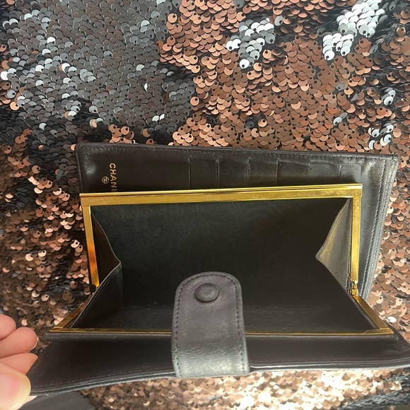 CHANEL WALLET 🥰 - Picture 8 of 13